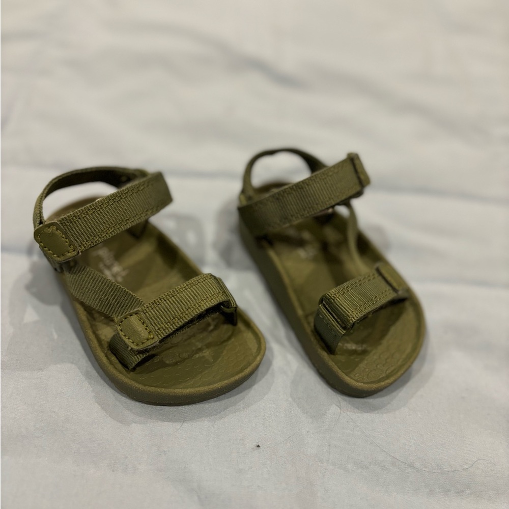 Toddler sandals size 3
